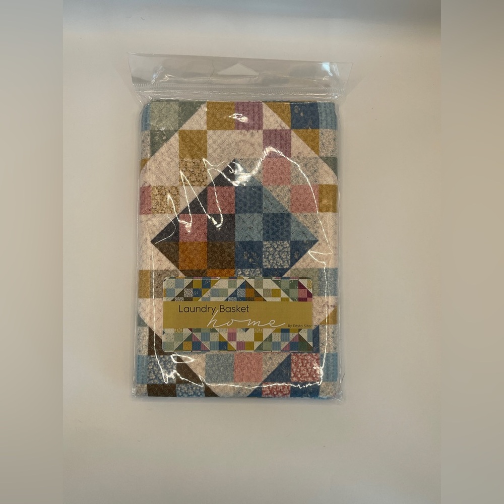 Farmhouse Patchwork Quilt Microfiber Kitchen Towels (set of two) - Picture 3 of 3